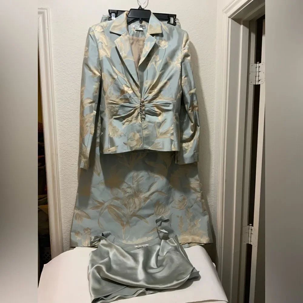Kay Unger 3-piece  blue Vintage Beautiful Sky Blue Silk Rhinestone Buttons